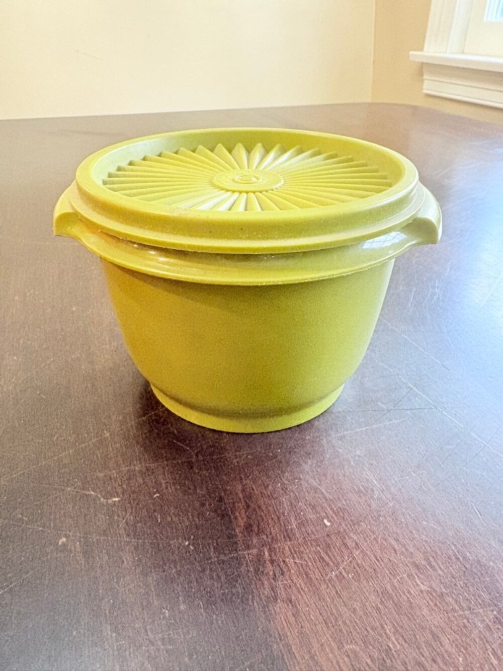 Vintage Tupperware Avocado Green Canister Bowl 886-30 Starburst Lid